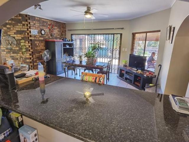 4 Bedroom House in Raslouw AH