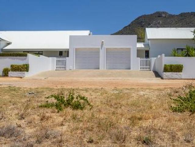 4 Bedroom House in Riebeeck Kasteel