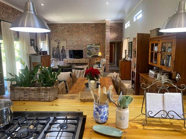 4 Bedroom House in Riebeek Kasteel