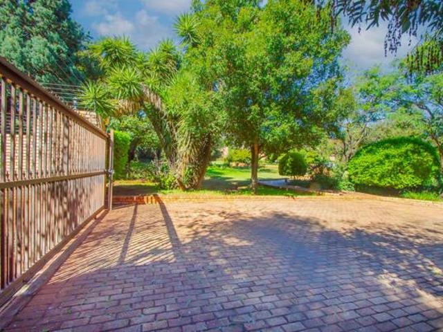 4 Bedroom House in Ruimsig AH