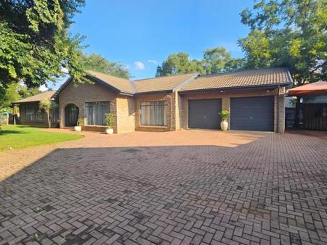 4 Bedroom House in Rustenburg Central