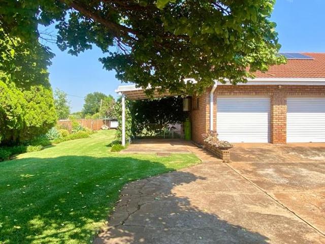 4 Bedroom House in Rustenburg Outlying