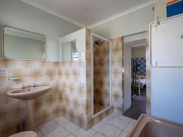 4 Bedroom House in Rusthof