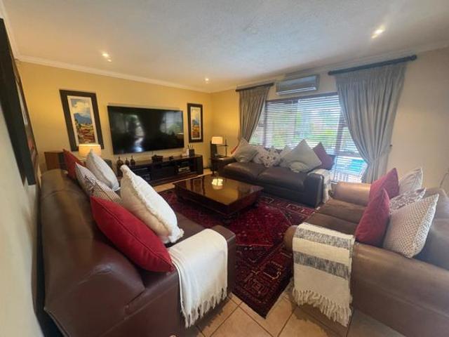4 Bedroom House in Woodhill Golf Estate