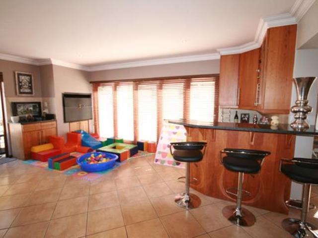 4 Bedroom House in Woodhill Golf Estate