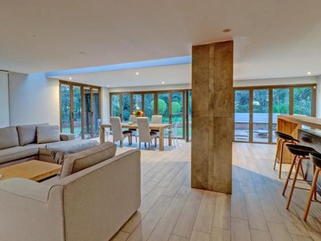 4 Bedroom House in Woodhill Golf Estate