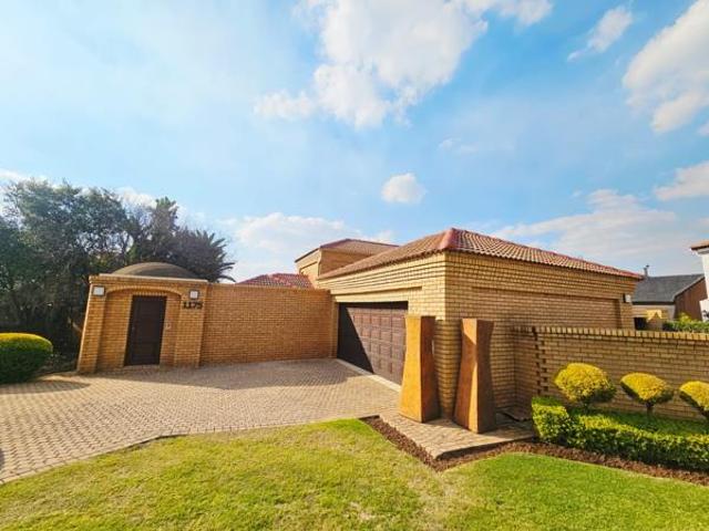 4 Bedroom House in Woodhill Golf Estate