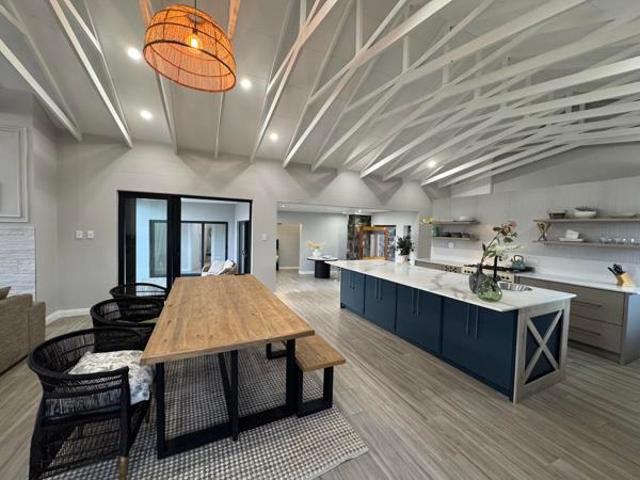 4 Bedroom House in Woodland Hills
