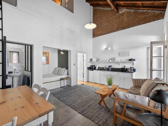 4 Bedroom House in Woodstock