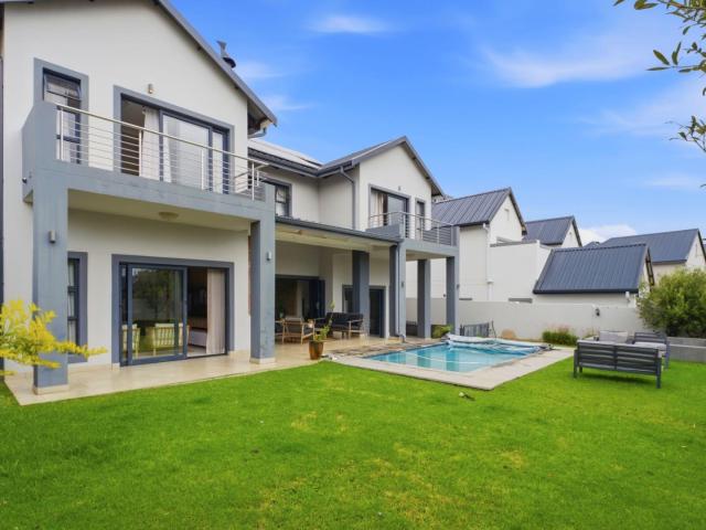 4 Bedroom House in Waterfall Country Village