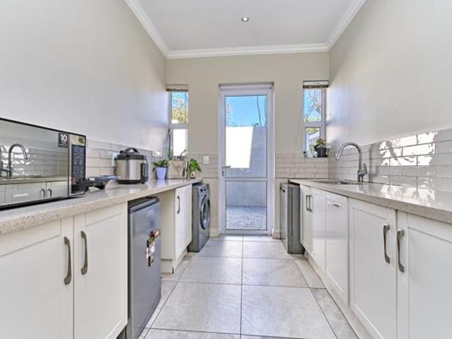 4 Bedroom House in Waterfall Country Village