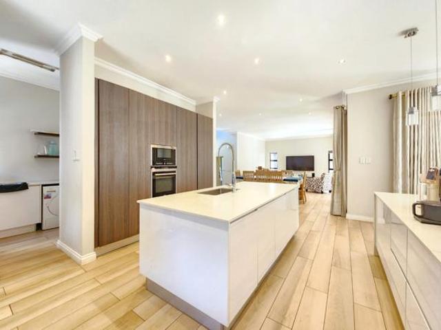 4 Bedroom House in Waterfall Country Village