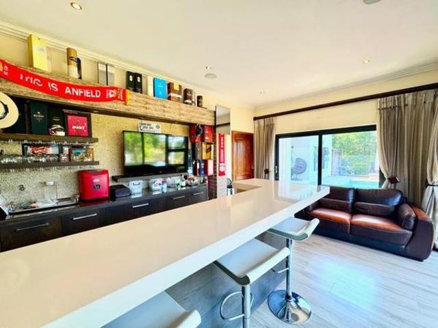 4 Bedroom House in Waterfall