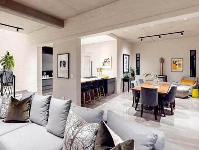 4 Bedroom House in Waterfall