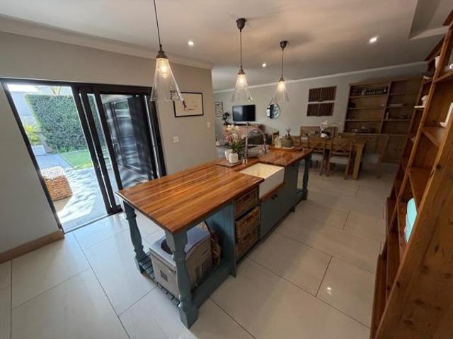 4 Bedroom House in Waterkloof