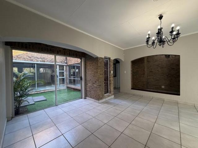 4 Bedroom House in Waterkloof