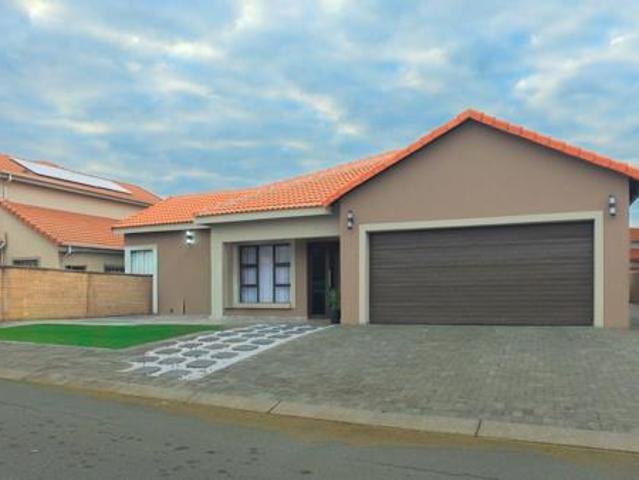 4 Bedroom House in Waterkloof East