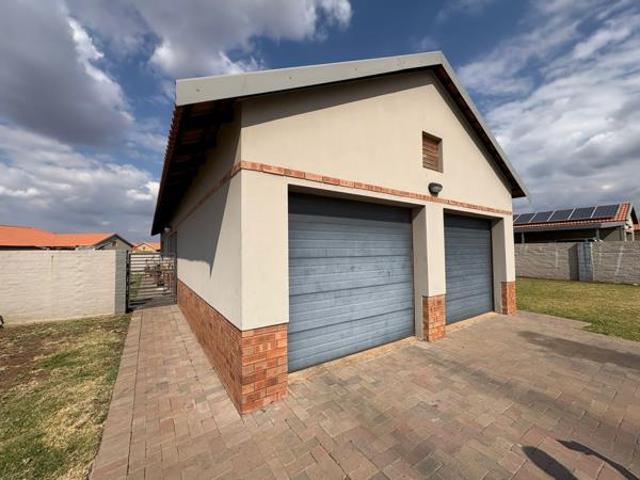 4 Bedroom House in Waterkloof East