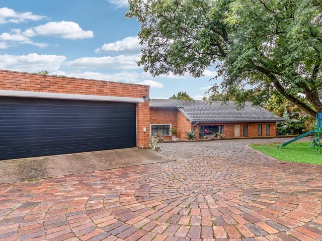 4 Bedroom House in Waterkloof Glen
