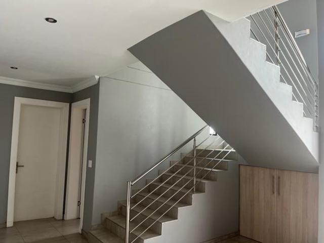 4 Bedroom House in Waterkloof Ridge