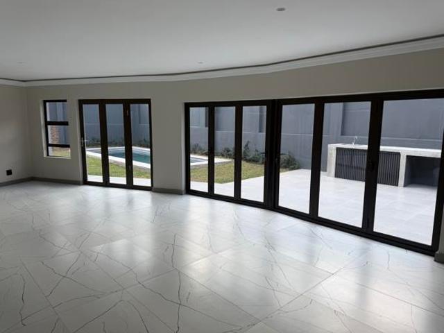 4 Bedroom House in Waterkloof Ridge