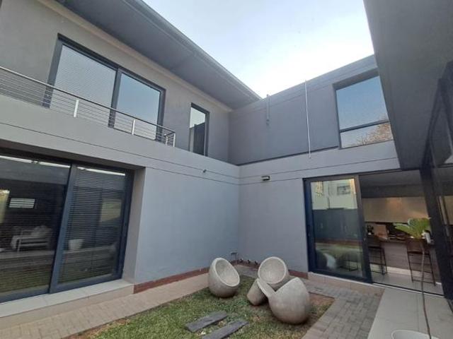 4 Bedroom House in Waterkloof Ridge