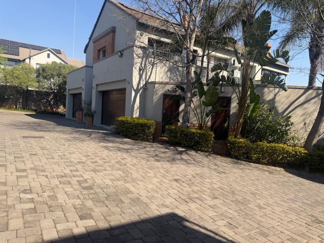 4 Bedroom House in Waterkloof Ridge