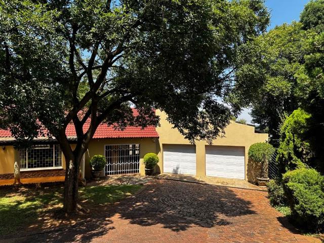 4 Bedroom House in Waterkloof Ridge
