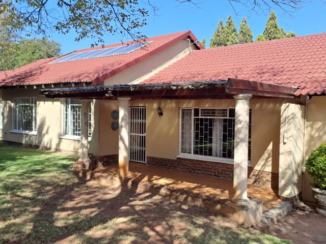 4 Bedroom House in Waterkloof Ridge