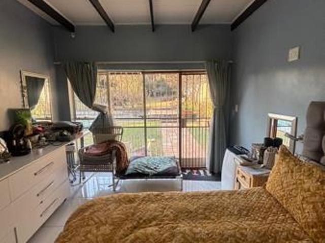 4 Bedroom House in Waterkloof Ridge