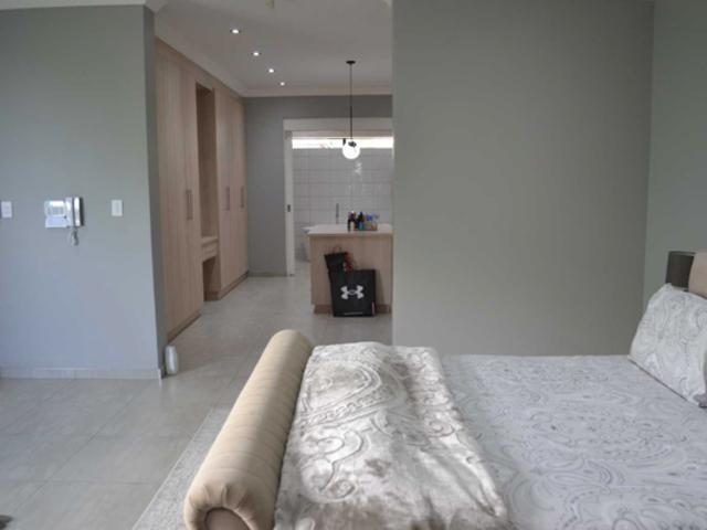 4 Bedroom House in Waterkloof Ridge