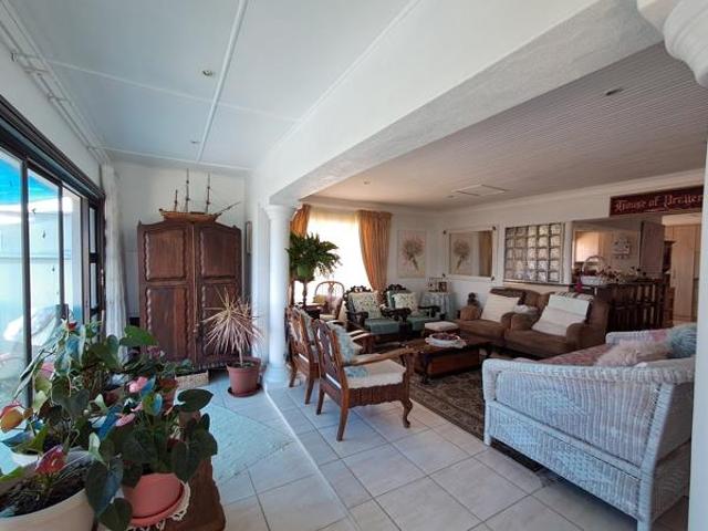 5 Bedroom House in Wavecrest