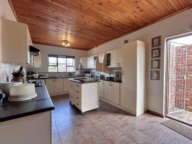 4 Bedroom House in Wavecrest