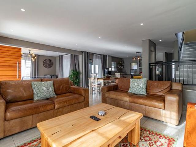 4 Bedroom House in Wavecrest
