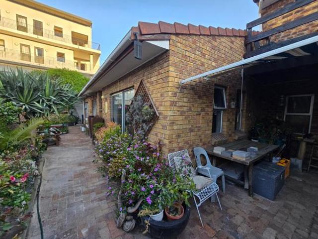 4 Bedroom House in Waves Edge
