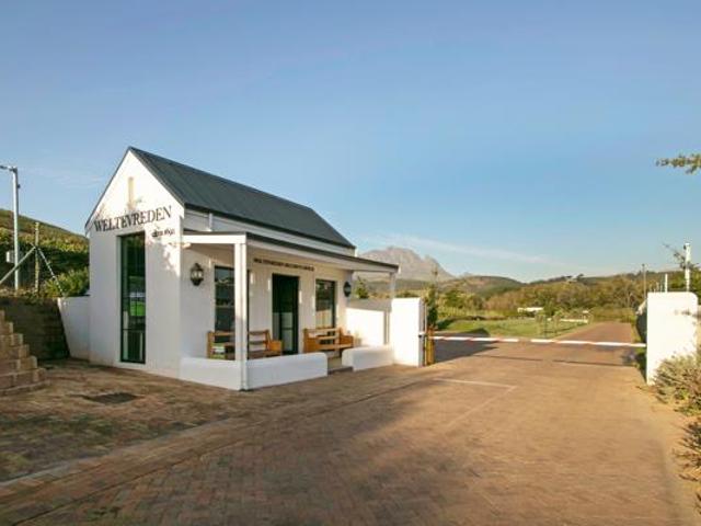 4 Bedroom House in Weltevreden Hills Estate