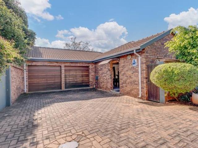 4 Bedroom House in Weltevreden Park
