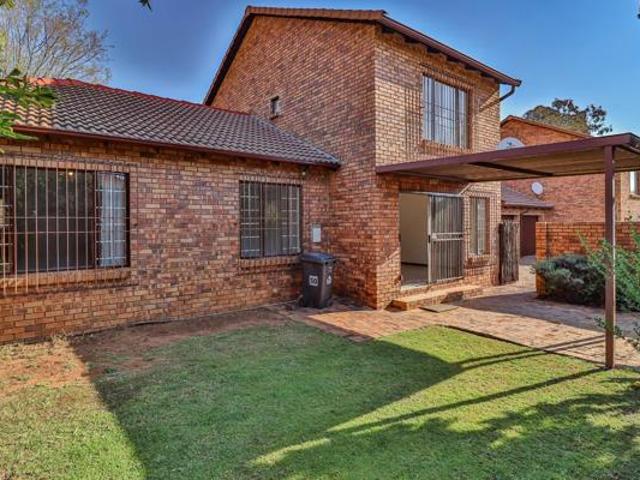 4 Bedroom House in Weltevreden Park