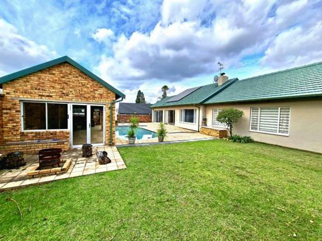 4 Bedroom House in Weltevreden Park