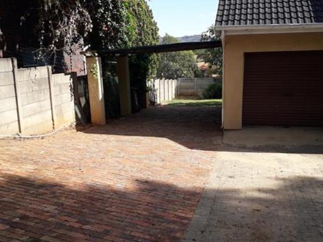 4 Bedroom House in Weltevreden Park