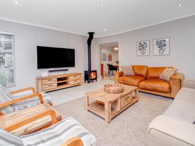 4 Bedroom House in Weltevreden Park