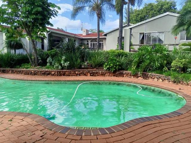 4 Bedroom House in Weltevreden Park