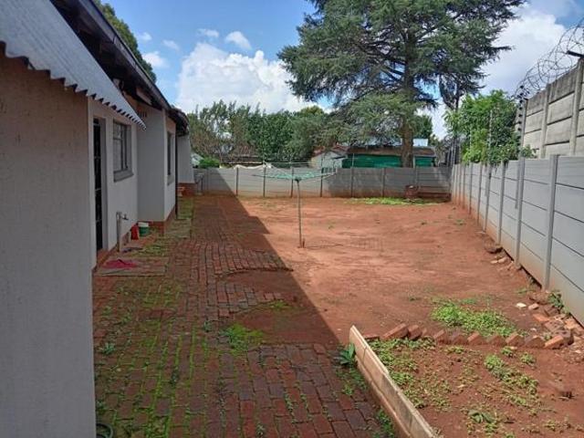4 Bedroom House in Weltevreden Park
