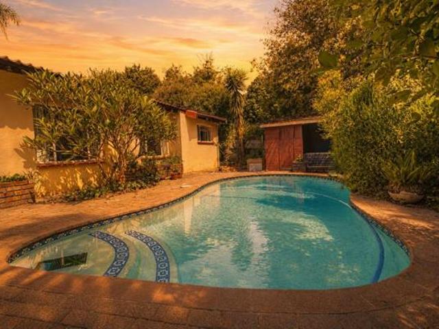 4 Bedroom House in Weltevreden Park