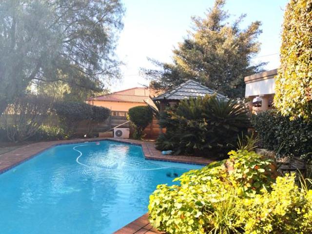4 Bedroom House in Weltevreden Park
