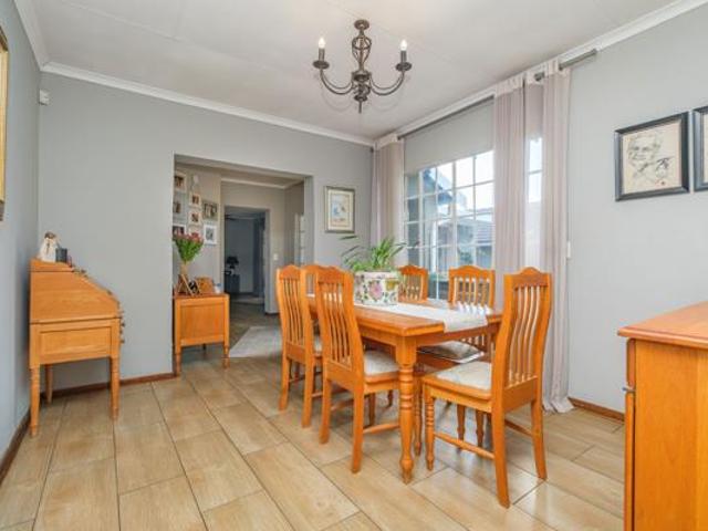 4 Bedroom House in Weltevreden Park