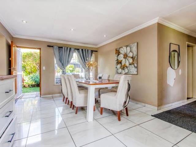 4 Bedroom House in Weltevreden Park