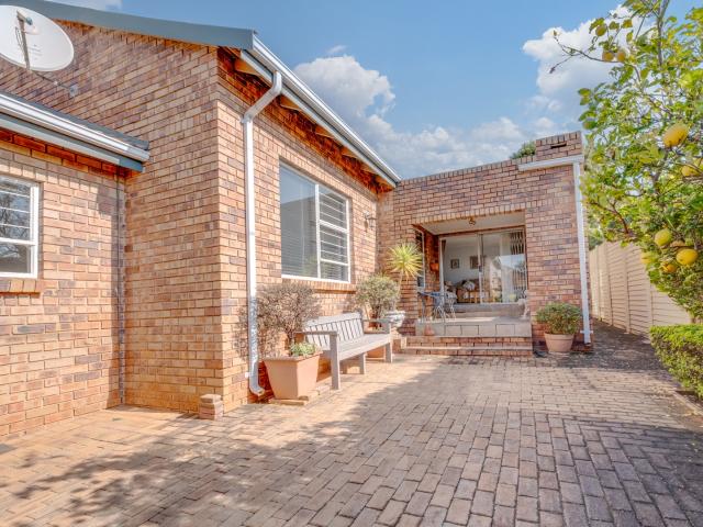 4 Bedroom House in Weltevreden Park