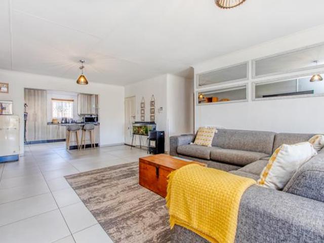 4 Bedroom House in Weltevreden Park