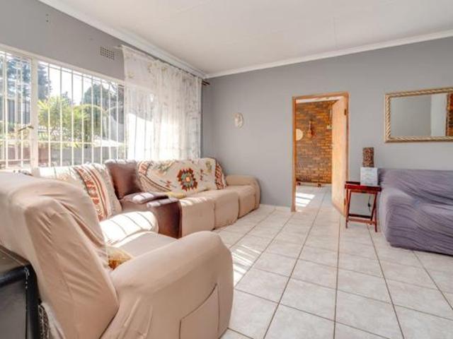 4 Bedroom House in Weltevreden Park
